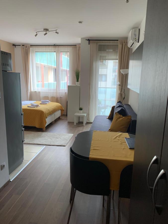 Corvin Sun Downtown Apartment Budapest Luaran gambar
